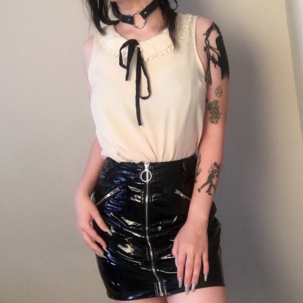 5 for $25 🥀 Bow front sleeveless blouse